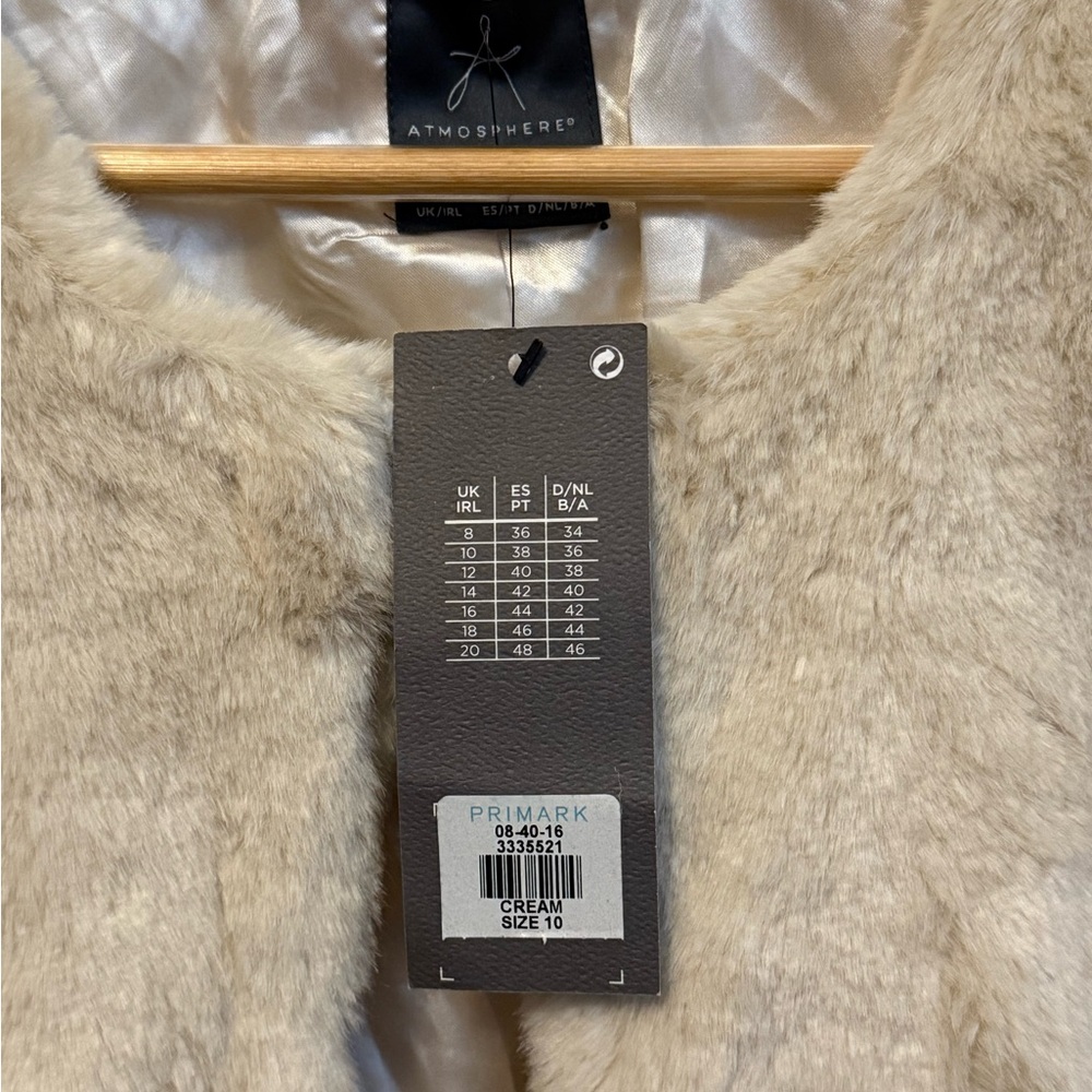 Primark Cream Teddy Jacket
US size is 6-8 ; UK 10 - Picture 2 of 4